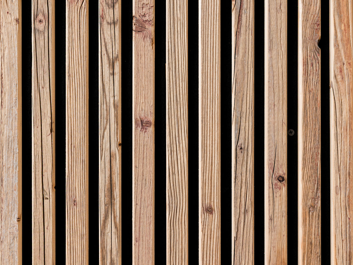 Akustikpaneele MAT gebürstet, Detail der Lamellen aus Bordbrettern